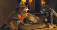 Kot w Butach (Antonio Banderas) tłumaczy swoją sprawę Kitty (Salma Hayek)